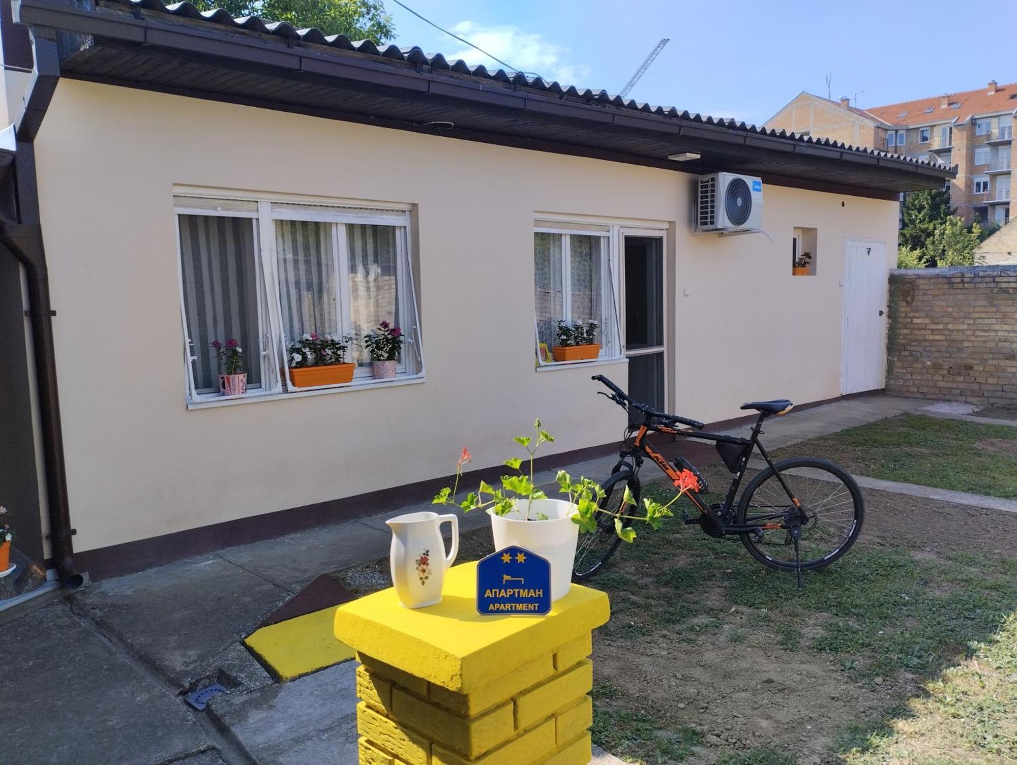 Cyclo Apartment Pinki Бачка-Паланка Екстер'єр фото